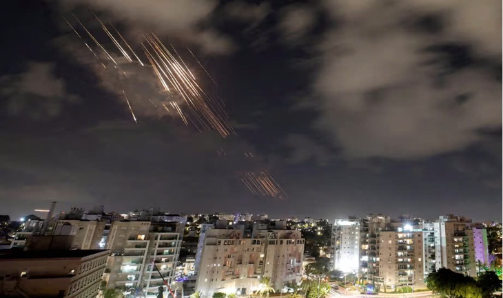 Israel không kích các mục tiêu quân sự ở Iran- Ảnh 1.