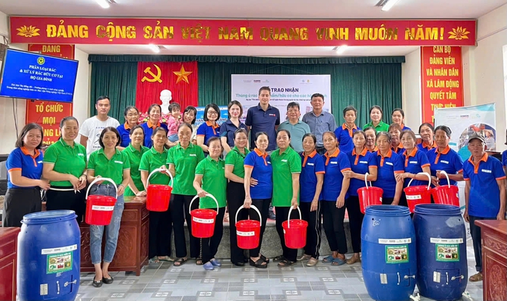 Hải Phòng: Trao tặng 50 thùng ủ rác hữu cơ cho các hộ dân xã Lâm Động- Ảnh 2. Hải Phòng: Trao tặng 50 thùng ủ rác hữu cơ cho các hộ dân xã Lâm Động- Ảnh 2.