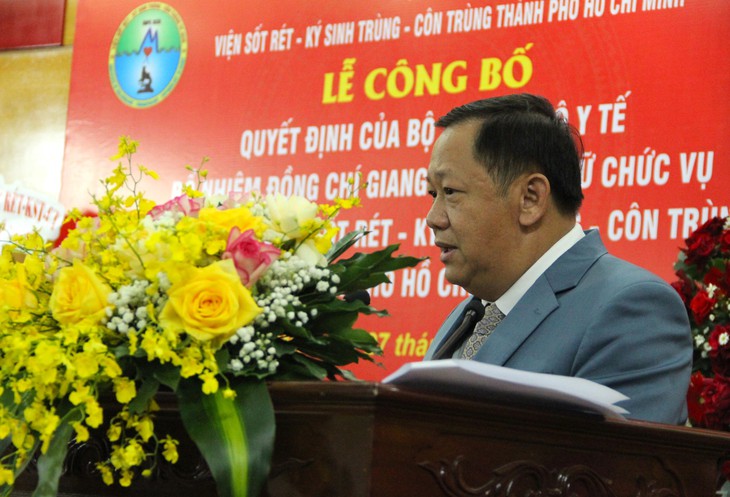 Viện trưởng Viện Sốt rét - Ký sinh trùng - Côn trùng TPHCM Giang Hán Minh phát biểu nhận nhiệm vụ. Ảnh: Xuân Dự
