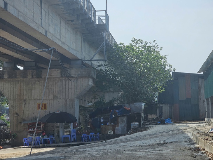 Phát hiện loạt công trình xâm phạm, uy hiếp an toàn cầu Thăng Long- Ảnh 4.