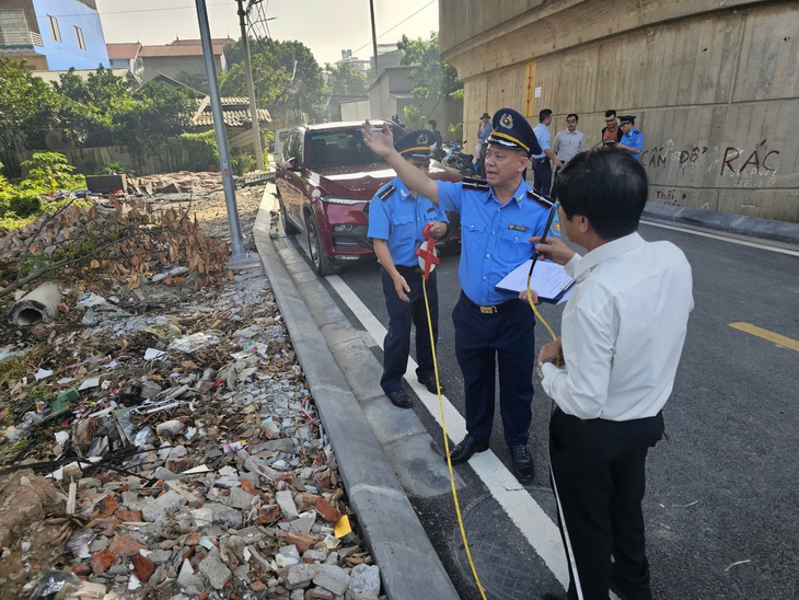 Phát hiện loạt công trình xâm phạm, uy hiếp an toàn cầu Thăng Long- Ảnh 2.