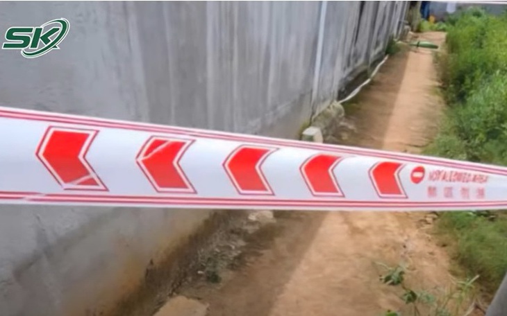 Xót xa gia cảnh bé trai tử vong nghi bị sát hại: "Không có ba, bán vé số phụ mẹ nuôi em"