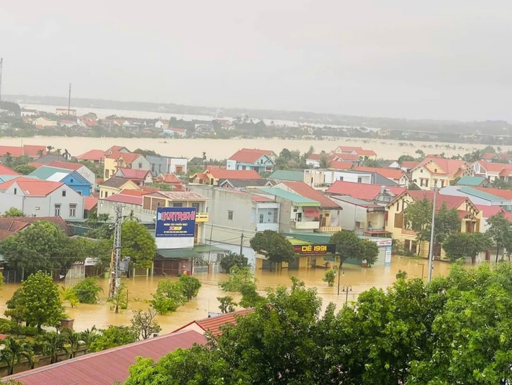 Mưa lớn, hơn 15 nghìn nhà dân tại Quảng Bình bị ngập sâu- Ảnh 5. Mưa lớn, hơn 15 nghìn nhà dân tại Quảng Bình bị ngập sâu- Ảnh 5.