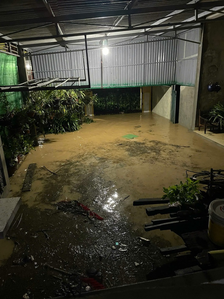 Mưa lớn, hơn 15 nghìn nhà dân tại Quảng Bình bị ngập sâu- Ảnh 2. Mưa lớn, hơn 15 nghìn nhà dân tại Quảng Bình bị ngập sâu- Ảnh 2.