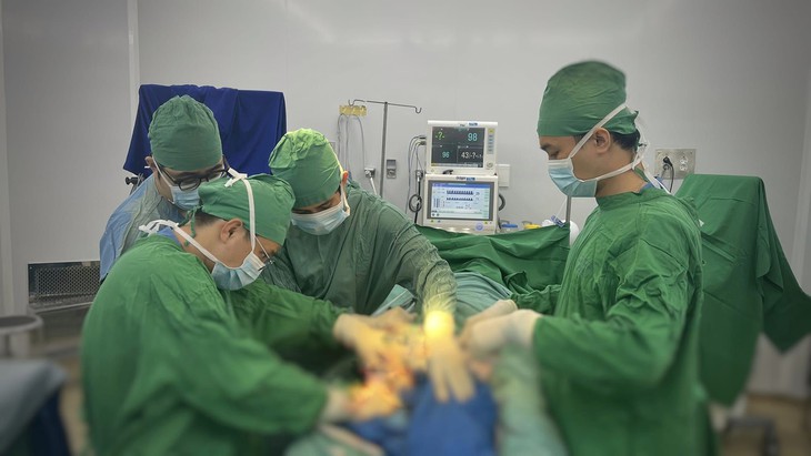 Nhiễm trùng, hoại tử chân, tay vì đắp lá cây vào vết thương- Ảnh 1.