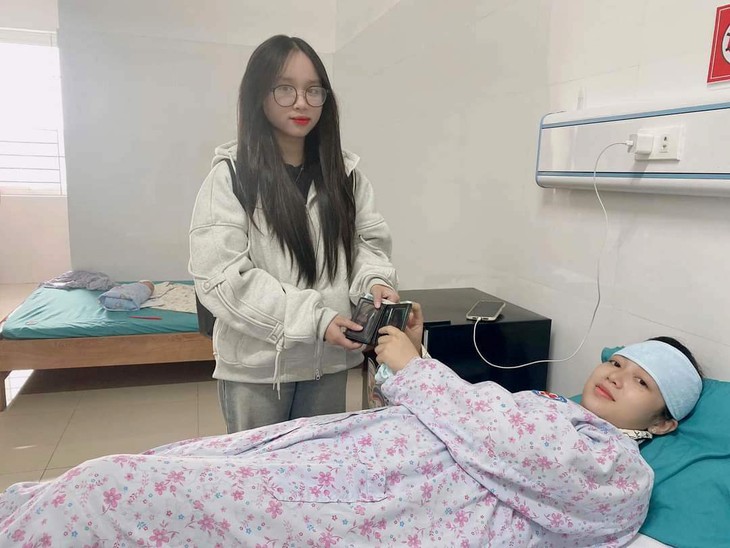 Nhặt được 10 triệu của bệnh nhân đánh rơi trong viện, nữ sinh lớp 10 tìm người trả lại- Ảnh 1.