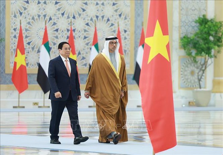 UAE bắn 21 loạt đại bác chào đón Thủ tướng Phạm Minh Chính- Ảnh 1. UAE bắn 21 loạt đại bác chào đón Thủ tướng Phạm Minh Chính- Ảnh 1.
