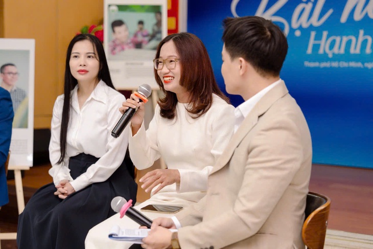 Cô gái trẻ từng muốn chết vì mắc bệnh vảy nến trở nên hạnh phúc, có cuộc sống nhiều người mơ ước- Ảnh 2. Cô gái trẻ từng muốn chết vì mắc bệnh vảy nến trở nên hạnh phúc, có cuộc sống nhiều người mơ ước- Ảnh 2.