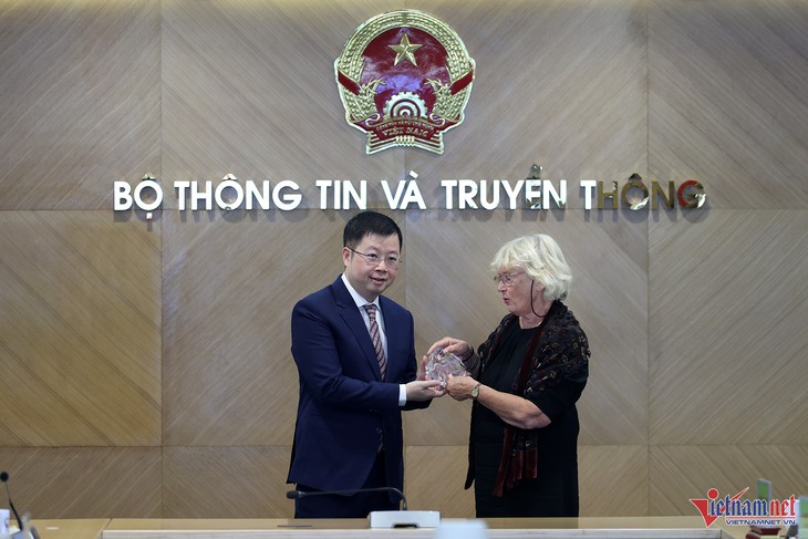 Bộ TT&TT gặp mặt tri ân các cựu giảng viên báo chí Thụy Điển- Ảnh 7. Bộ TT&TT gặp mặt tri ân các cựu giảng viên báo chí Thụy Điển- Ảnh 7.