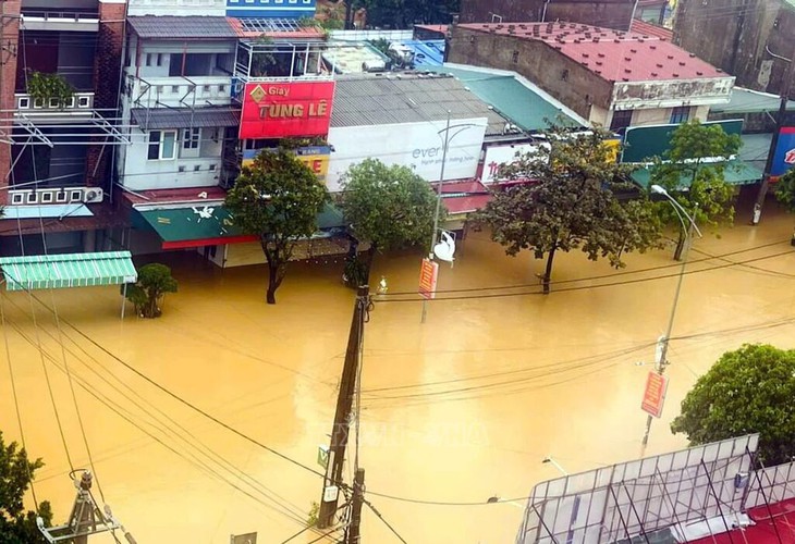 Mưa lớn ở miền Trung, nhiều nơi vượt đỉnh lũ lịch sử- Ảnh 2.