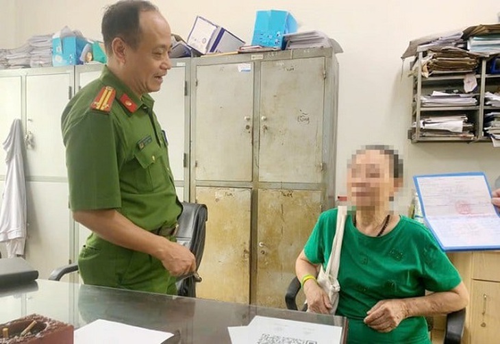 Công an phường giúp người dân không chuyển 200 triệu đồng cho đối tượng lừa đảo- Ảnh 1.
