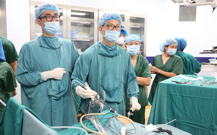 Phẫu thuật cấp cứu cứu sống trẻ 29 tháng tuổi bị thoát vị hoành nghẹt nguy hiểm- Ảnh 2.