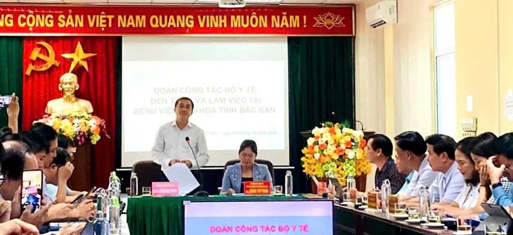 Bộ Y tế chuyển giao kỹ thuật và khám bệnh, phát thuốc miễn phí cho hơn 1.300 người dân Bắc Kạn- Ảnh 1.