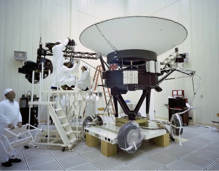 NASA tắt thiết bị trên tàu vũ trụ Voyager 2 để tiết kiệm năng lượng- Ảnh 2. NASA tắt thiết bị trên tàu vũ trụ Voyager 2 để tiết kiệm năng lượng- Ảnh 2.