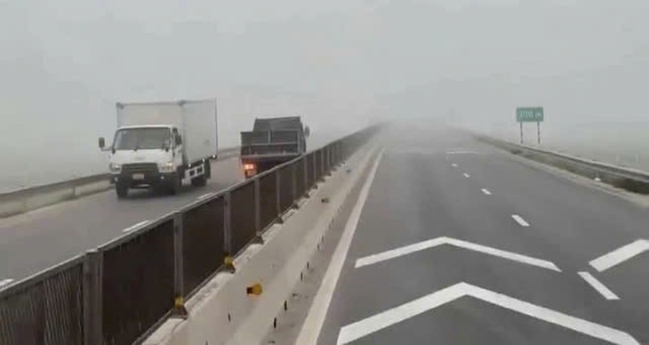 Đề xuất tăng mạnh mức phạt hành vi lái ô tô ngược chiều trên cao tốc- Ảnh 1. Đề xuất tăng mạnh mức phạt hành vi lái ô tô ngược chiều trên cao tốc- Ảnh 1.