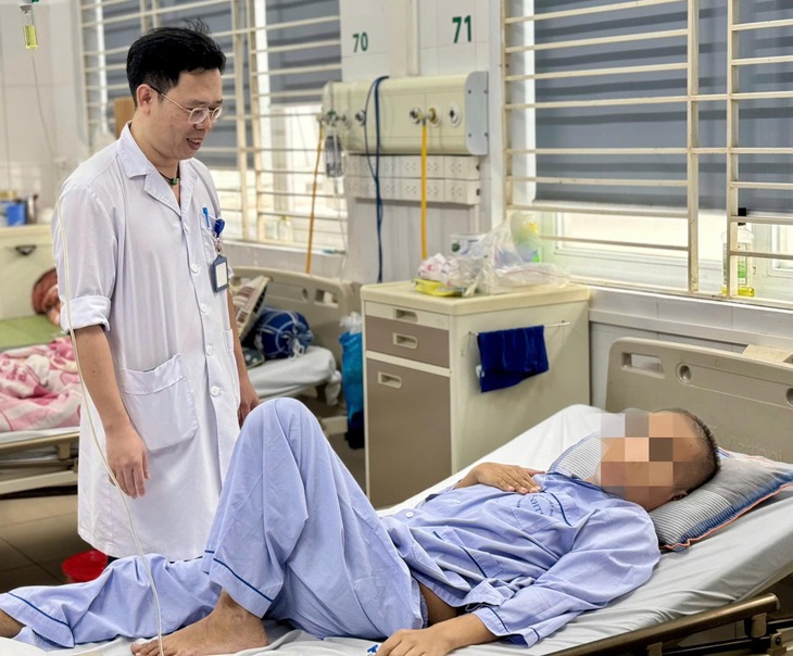 Giành lại sự sống cho bệnh nhân bị rò tá tràng tổn thương nhiều nội tạng, nguy cơ tử vong trên 90%- Ảnh 1. Giành lại sự sống cho bệnh nhân bị rò tá tràng tổn thương nhiều nội tạng, nguy cơ tử vong trên 90%- Ảnh 1.