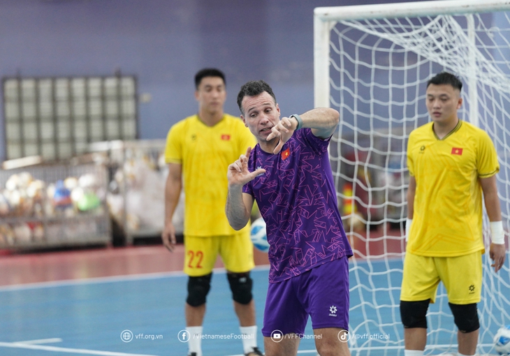 Chốt danh sách 14 cầu thủ tham dự Giải vô địch Futsal Đông Nam Á 2024 - Ảnh 1. Chốt danh sách 14 cầu thủ tham dự Giải vô địch Futsal Đông Nam Á 2024 - Ảnh 1.