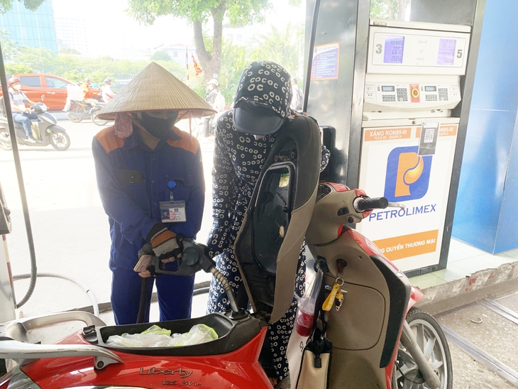 Giá xăng giảm lần thứ 3 liên tiếp trong phiên điều hành ngày 31/10?- Ảnh 2. Giá xăng giảm lần thứ 3 liên tiếp trong phiên điều hành ngày 31/10?- Ảnh 2.