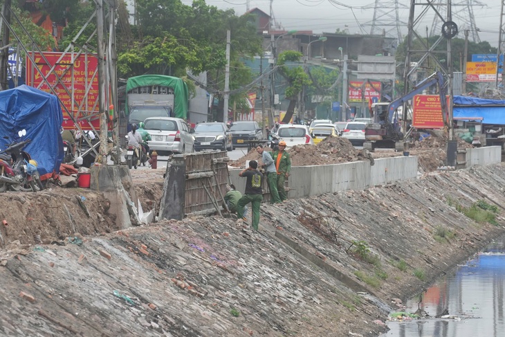 'Soi' tiến độ thi công mở rộng đường Tam Trinh- Ảnh 2.