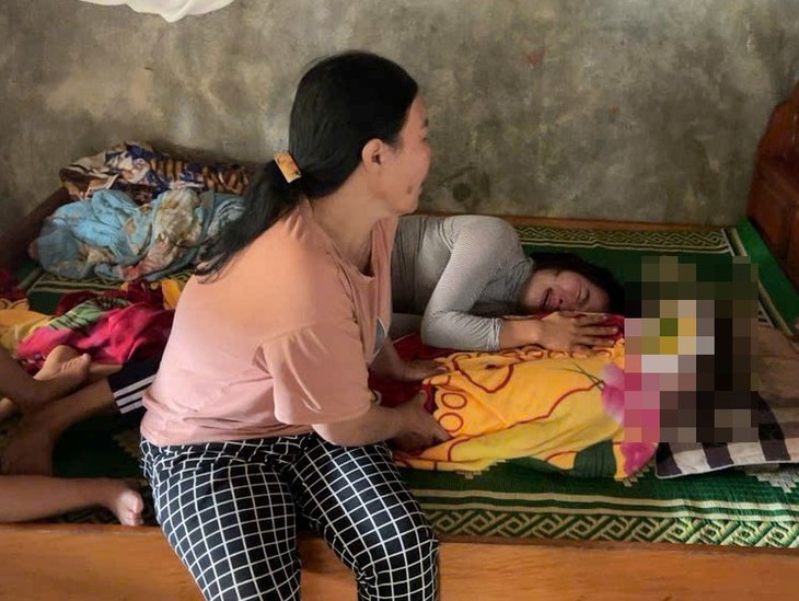 Hai cháu bé vùng lũ đuối nước trước sân nhà- Ảnh 1.