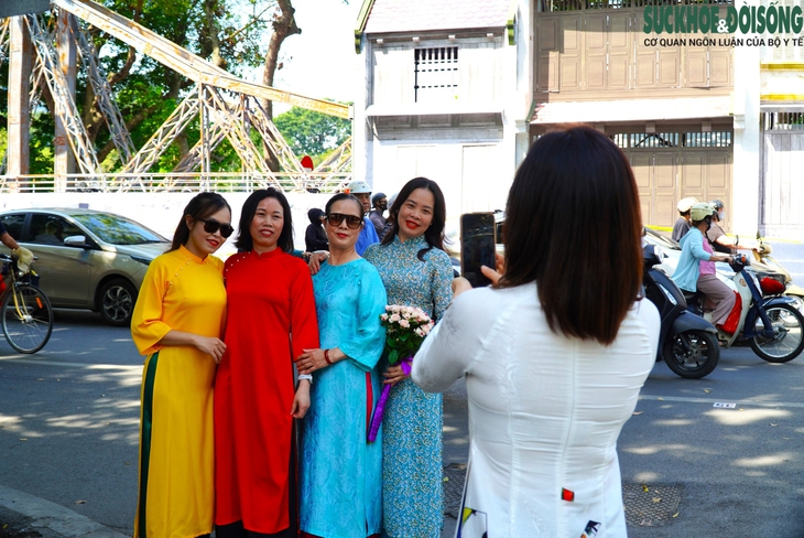 Cận cảnh loạt mô hình tái hiện những công trình tiêu biểu của Hà Nội- Ảnh 16. Cận cảnh loạt mô hình tái hiện những công trình tiêu biểu của Hà Nội- Ảnh 16.