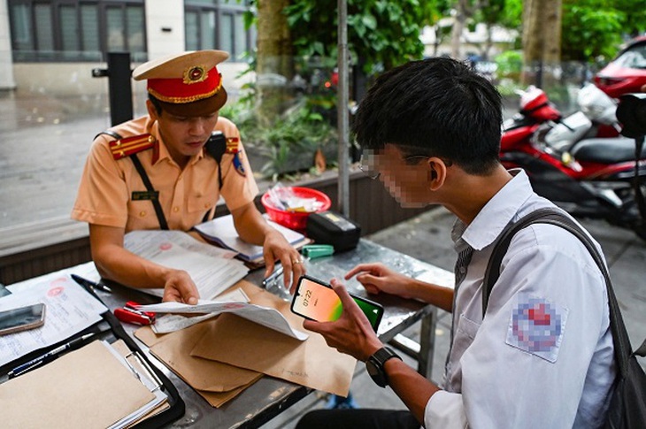 Hà Nội: Hơn 900 vi phạm giao thông liên quan đến học sinh qua 4 ngày đầu cao điểm- Ảnh 1.