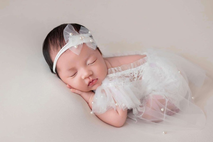 Hình ảnh con gái mới sinh cực đáng yêu của Hoa hậu Đặng Thu Thảo- Ảnh 3. Hình ảnh con gái mới sinh cực đáng yêu của Hoa hậu Đặng Thu Thảo- Ảnh 3.