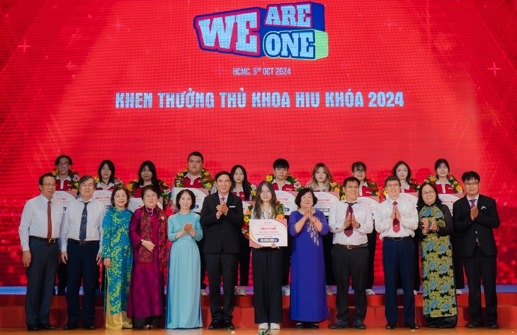 Trường Đại học Quốc tế Hồng Bàng khai giảng năm học mới: Nâng cao chất lượng đào tạo toàn diện
- Ảnh 1. Trường Đại học Quốc tế Hồng Bàng khai giảng năm học mới: Nâng cao chất lượng đào tạo toàn diện
- Ảnh 1.