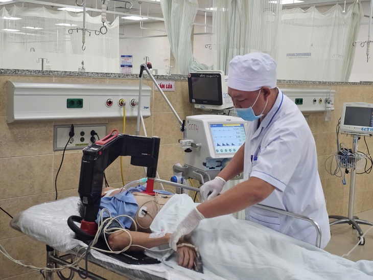 Làm chủ kỹ thuật cao tại tuyến tỉnh, người dân không phải vất vả lên TPHCM khám chữa bệnh- Ảnh 1. Làm chủ kỹ thuật cao tại tuyến tỉnh, người dân không phải vất vả lên TPHCM khám chữa bệnh- Ảnh 1.