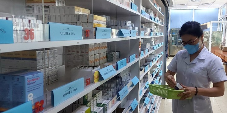 Lựa chọn nhà thầu mua sắm thuốc và trang thiết bị đúng thẩm quyền, các đơn vị không đùn đẩy trách nhiệm lên cơ quan cấp trên
- Ảnh 1. Lựa chọn nhà thầu mua sắm thuốc và trang thiết bị đúng thẩm quyền, các đơn vị không đùn đẩy trách nhiệm lên cơ quan cấp trên
- Ảnh 1.