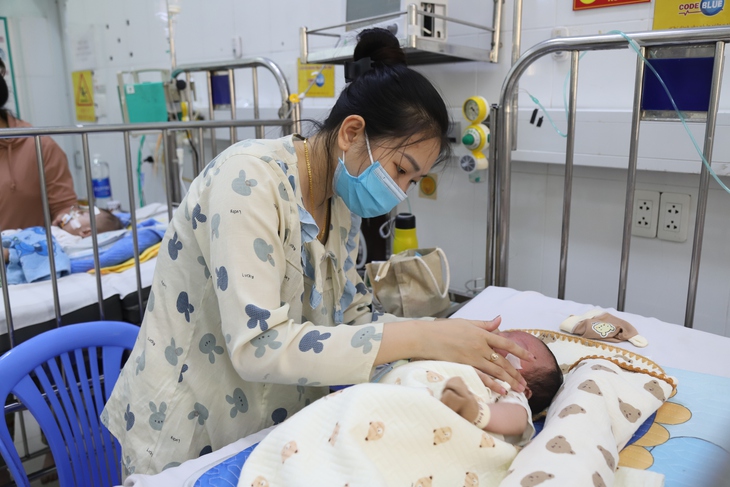 Thời tiết chuyển mùa, số trẻ em mắc bệnh hô hấp tại TPHCM tăng- Ảnh 3.