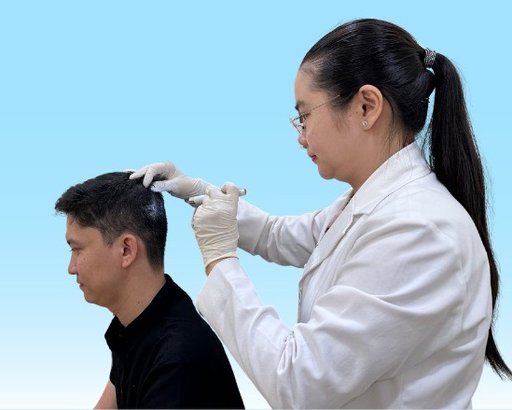 Cách điều trị bệnh nấm ở da đầu cần dùng thuốc chống nấm theo toa bằng đường uống và đường thoa. Ảnh minh họa Cách điều trị bệnh nấm ở da đầu cần dùng thuốc chống nấm theo toa bằng đường uống và đường thoa. Ảnh minh họa