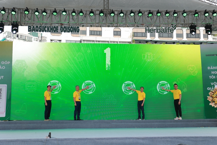 Herbalife Việt Nam cùng lan tỏa lối sống lành mạnh và tinh thần sẻ chia trong Ngày Dinh dưỡng cộng đồng Việt Nam lần 3- Ảnh 2. Herbalife Việt Nam cùng lan tỏa lối sống lành mạnh và tinh thần sẻ chia trong Ngày Dinh dưỡng cộng đồng Việt Nam lần 3- Ảnh 2.