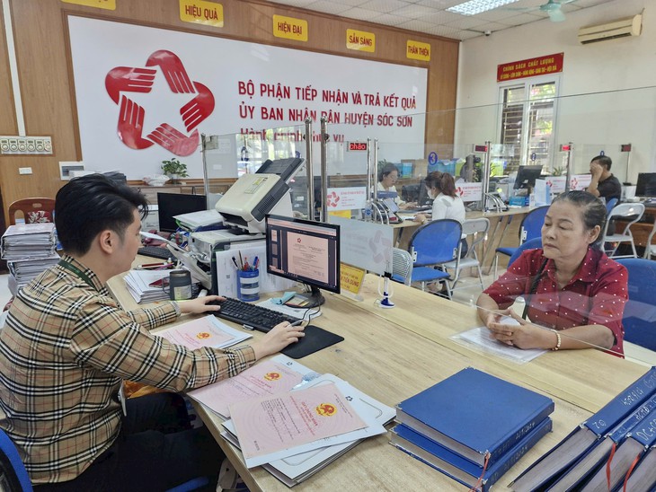 Hà Nội xử lý nghiêm các đơn vị nhũng nhiễu, tiêu cực làm phát sinh thêm thủ tục hành chính- Ảnh 1.