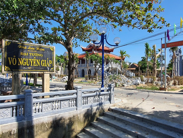 Nhà tưởng niệm Đại tướng Võ Nguyên Giáp bên dòng Kiến Giang- Ảnh 1. Nhà tưởng niệm Đại tướng Võ Nguyên Giáp bên dòng Kiến Giang- Ảnh 1.