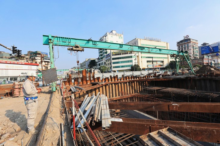 Sau 2/3 thời gian thi công, tiến độ hầm chui Kim Đồng - Giải Phóng mới đạt 50%- Ảnh 4. Sau 2/3 thời gian thi công, tiến độ hầm chui Kim Đồng - Giải Phóng mới đạt 50%- Ảnh 4.