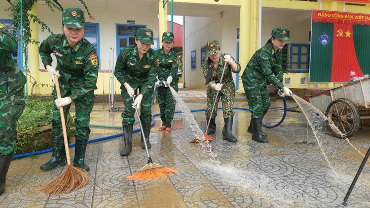 Hình ảnh cảm động tại Quảng Bình sau những ngày mưa lũ- Ảnh 9. Hình ảnh cảm động tại Quảng Bình sau những ngày mưa lũ- Ảnh 9.