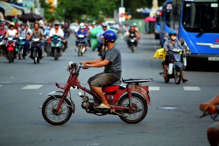 12 quận huyện nào ở Hà Nội sẽ hạn chế ô tô, xe máy không đảm bảo tiêu chuẩn khí thải?- Ảnh 2.