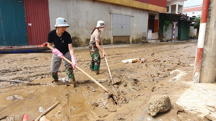 Tất bật dọn dẹp, người Quảng Bình lại lo mưa lớn gây lũ kép- Ảnh 3.