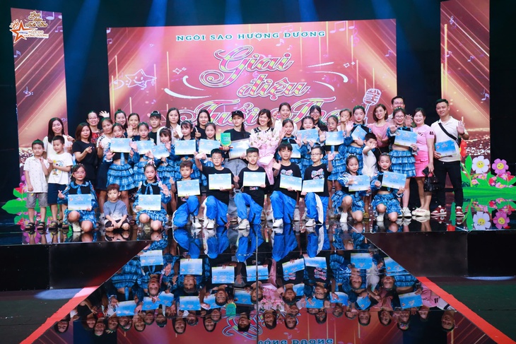 'Chạy sô' dàn dựng văn nghệ cho học sinh dịp 20/11- Ảnh 1. 'Chạy sô' dàn dựng văn nghệ cho học sinh dịp 20/11- Ảnh 1.