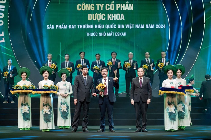 Vượt qua nhiều tiêu chí khắt khe, sản phẩm thuốc nhỏ mắt của DK Pharma được vinh danh Thương hiệu Quốc gia Việt Nam năm 2024- Ảnh 1.