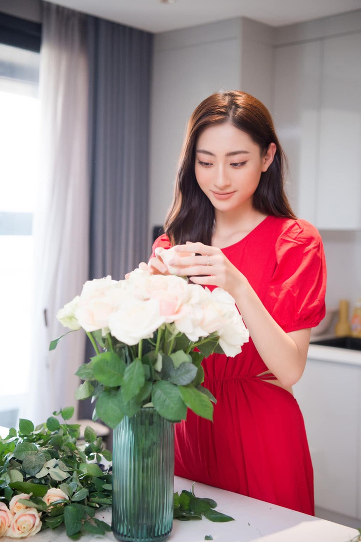Hoa hậu Việt học Tiến sĩ ở tuổi 24 sở hữu cơ ngơi thế nào?- Ảnh 5.