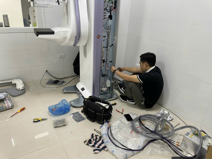 Hỗ trợ sửa chữa thiết bị y tế bị ngập nước trong bão Yagi- Ảnh 2.