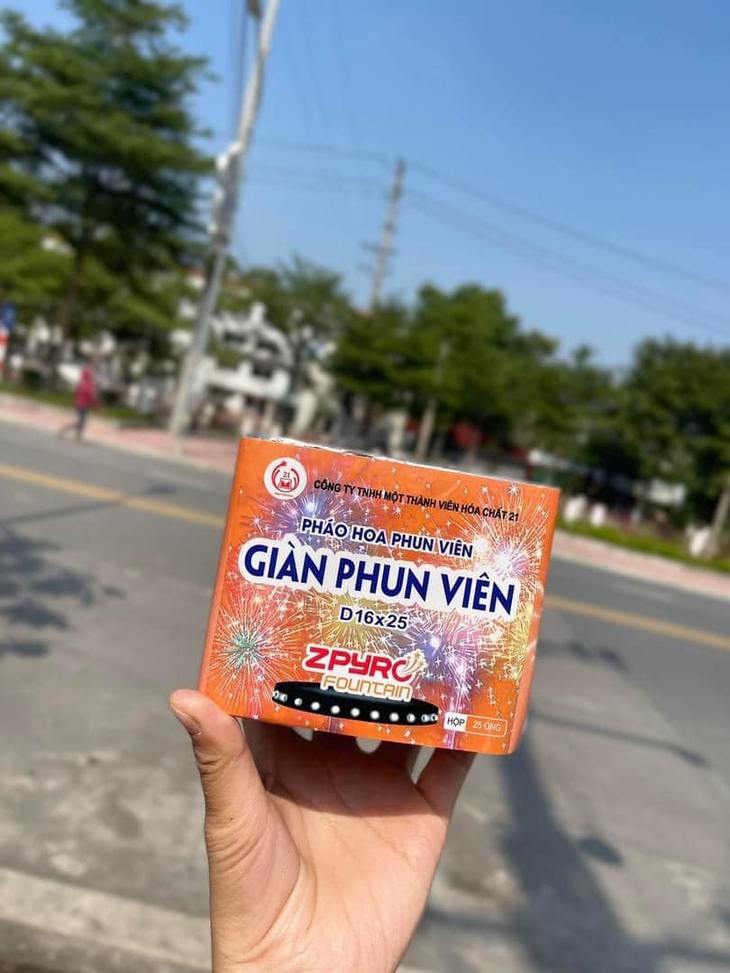 Tết 2025 chưa đến, pháo hoa đã 'nổ rầm rộ' trên chợ mạng- Ảnh 2.