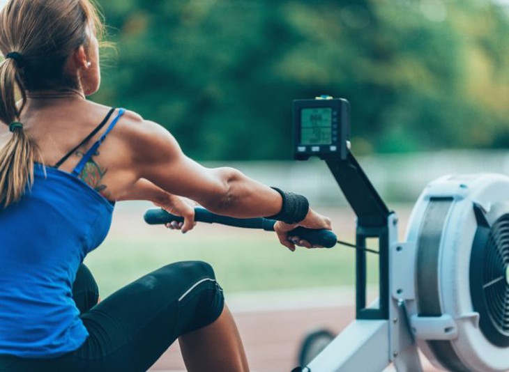 Việc thực hiện đúng kỹ thuật chèo thuyền sẽ giúp đốt cháy lượng calo nhanh hơn.