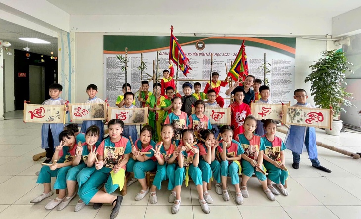 Cửa hàng cho thuê trang phục ‘ăn nên làm ra’ dịp 20/11- Ảnh 1.