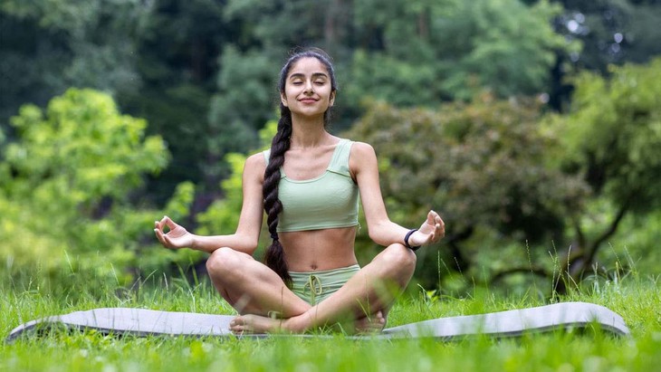 GIRL-YOGA