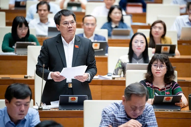 Giá vàng đua lập đỉnh, người sở hữu 'hoa mắt chóng mặt'- Ảnh 1. Giá vàng đua lập đỉnh, người sở hữu 'hoa mắt chóng mặt'- Ảnh 1.