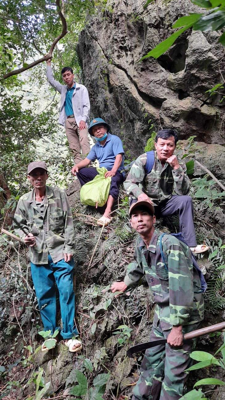 Những người tự nguyện bám rừng bảo vệ loài linh trưởng quý hiếm nằm trong Sách đỏ- Ảnh 5. Những người tự nguyện bám rừng bảo vệ loài linh trưởng quý hiếm nằm trong Sách đỏ- Ảnh 5.