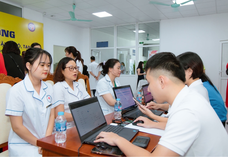 Nhiều cán bộ y tế đăng ký hiến tặng mô, tạng- Ảnh 4. Nhiều cán bộ y tế đăng ký hiến tặng mô, tạng- Ảnh 4.